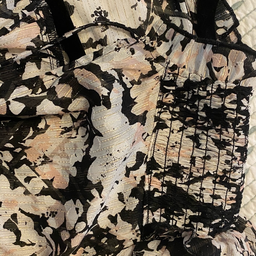 Express Metallic Floral Ruffle Top - Picture 4 of 6